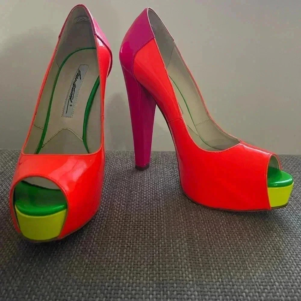 Brian Atwood Vero Cuoio , US 6.5. Color fuchsia,,tangerine, lime green.